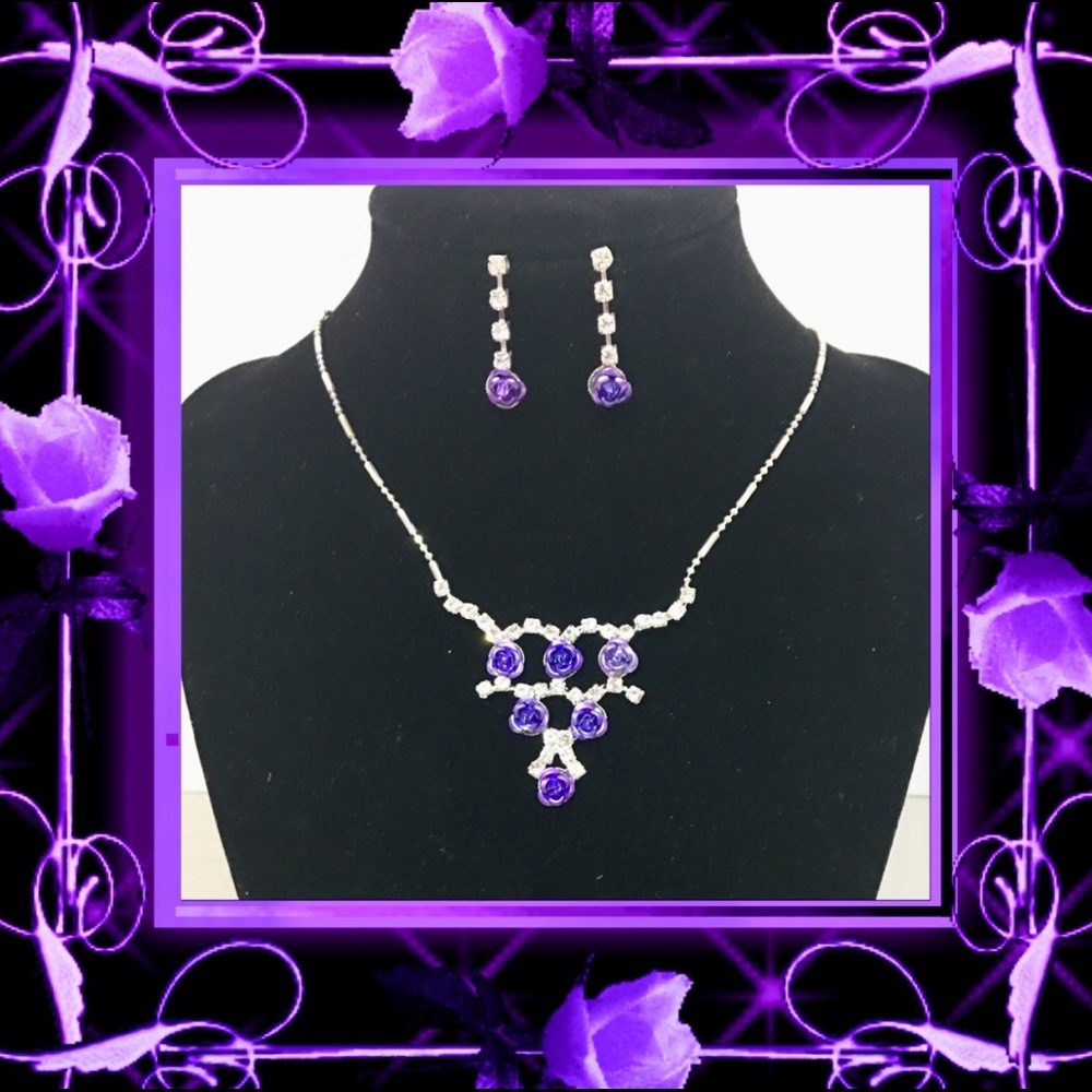 💜 PRETTY AUSTRIAN PURPLE CLOSTERS 0f ROSES & CRYSTALS NECKLACE & EARRINGS SET.